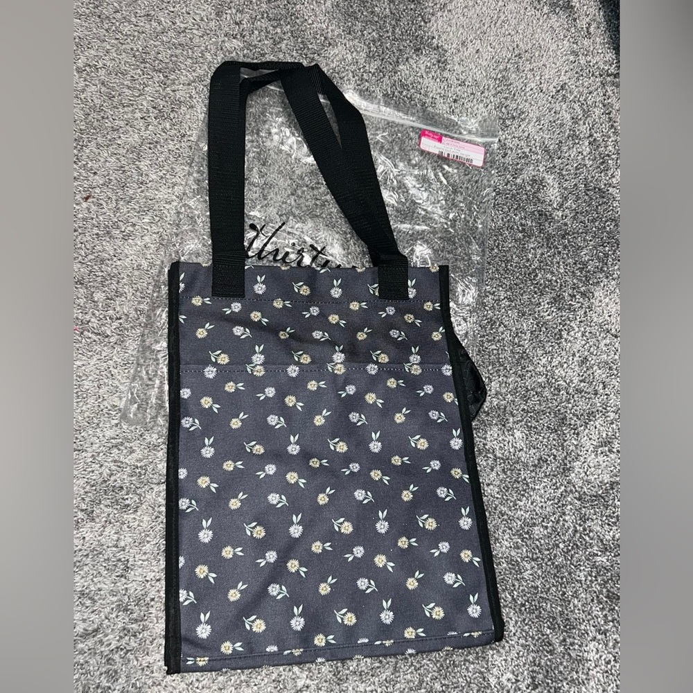 Thirty-One New- Cinch Tote 
Pattern Ditzy Daisy